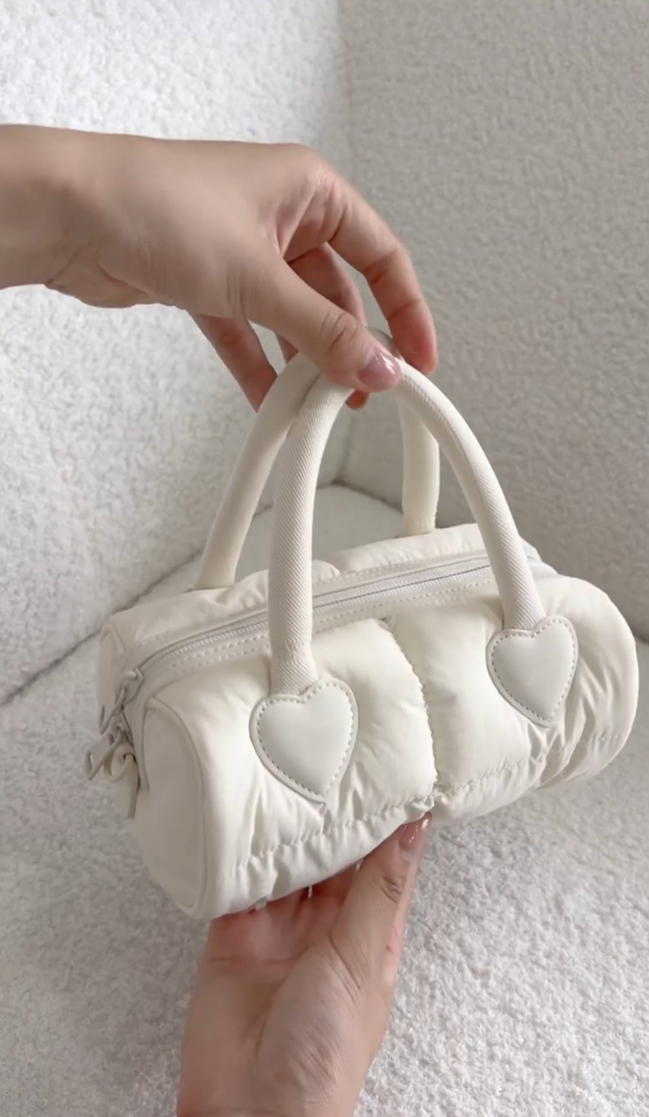 [cn | pre-order] comfyable puffy pillow heart crossbody top-handle bag